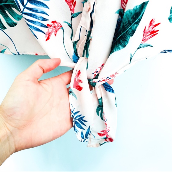 ❤️SOLD ❤️ Sienna Sky | Floral Top - Picture 3 of 5